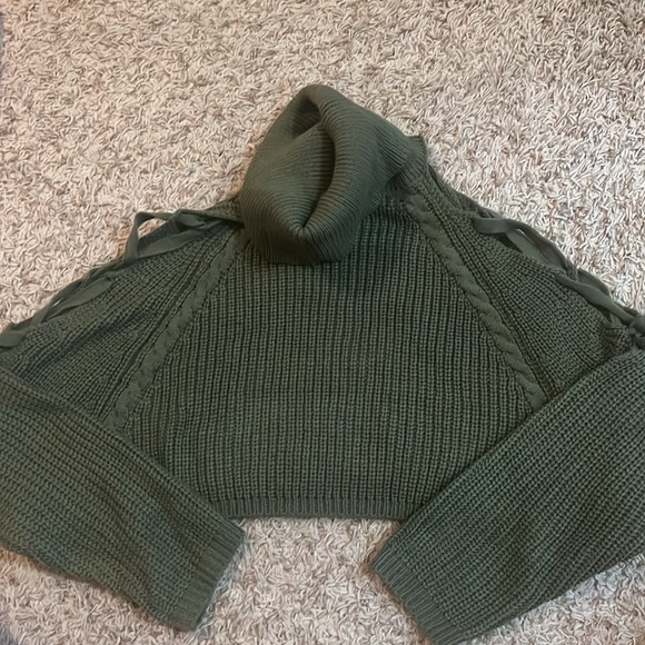 HYFVE olive knit half mid-drift sweater from Discovery- Size Small NWT - Picture 5 of 6